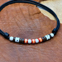 Handmade Lederkette mit rot-gestreiften Perlen für Damen und Herren verstellbar - HANA LIMA Schmuck