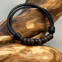 Verstellbares Boho Leder Surferarmband mit Kokosnuss Perlen für Damen & Herren | HANA LIMA Schmuck