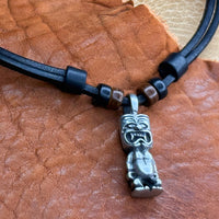 Braune handmade Surferkette mit polynesischem Tiki Anhänger für Damen & Herren | HANA LIMA Schmuck