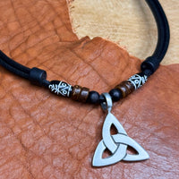 Handmade Surfer Leder Kette Triquetra-/Trinity-Knoten Anhänger für Männer & Frauen von HANA LIMA