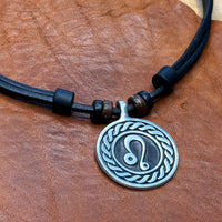 Handmade Surferkette Sternzeichen Löwe für Männer & Frauen | HANA LIMA Horoskop Leder Halskette