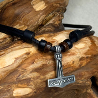 Handgemachte Surfer Lederkette Thorshammer - Wikinger Schmuck für Damen und Herren von HANA LIMA
