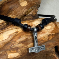 Handgemachte Surfer Lederkette Thorshammer - Wikinger Schmuck für Damen und Herren von HANA LIMA