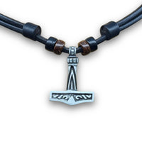 Handgefertige Leder Halskette mit Thorshammer Mjölnir Anhänger für Damen und Herren von HANA LIMA