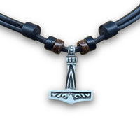 Handgefertige Leder Halskette mit Thorshammer Mjölnir Anhänger für Damen und Herren von HANA LIMA