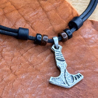 Handmade Leder Surferkette mit Thorshammer Mjölnir Anhänger - Wikinger/Kelten Schmuck von HANA LIMA