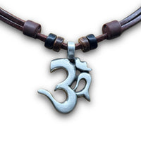 Om Zeichen Buddha / Hindu Lederkette handgefertigt für Männer & Frauen | HANA LIMA Surfer Schmuck