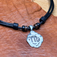 Handmade Surferkette Sternzeichen Skorpion für Männer & Frauen | HANA LIMA Horoskop Leder Halskette