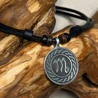 Handgemachte Leder Halskette Sternzeichen Symbol Skorpion für Männer & Frauen | Schmuck von HANA LIMA