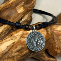 Handgemachte Leder Halskette Sternzeichen Symbol Steinbock für Männer & Frauen | Schmuck von HANA LIMA