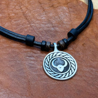 Handmade Surferkette Sternzeichen Stier für Männer & Frauen | HANA LIMA Horoskop Leder Halskette