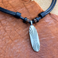 Handmade Leder Surferkette mit Anhänger Surfboard für Männer & Frauen | Surf Halskette | HANA LIMA