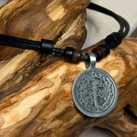 Handmade Surferkette Lebensbaum Anhänger für Männer & Frauen | HANA LIMA Lederkette Tree of Life