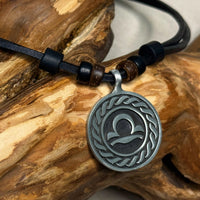 Handgemachte Leder Halskette Sternzeichen Symbol Waage für Männer & Frauen | Schmuck von HANA LIMA