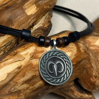 Handgemachte Leder Halskette Sternzeichen Symbol Widder für Männer & Frauen | Schmuck von HANA LIMA
