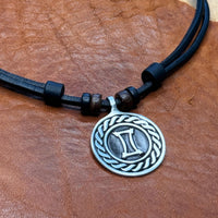 Handmade Surferkette Sternzeichen Zwillinge für Männer & Frauen | HANA LIMA Horoskop Leder Halskette