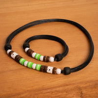 Surf Schmuck Set grüne Perlen Damen Herren Halskette Armband - Modell 2709, stufenlos anpassbare Grösse, handgefertigt