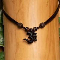 Surferkette Holz Om Buddha Leder Kette Herren Damen Schmuck - Modell 670, stufenlos anpassbare Grösse, handgefertigt